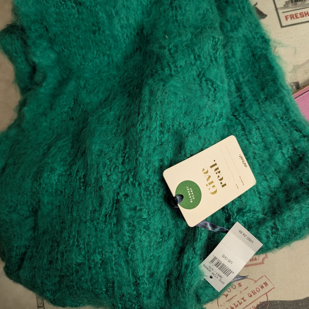 Nwt aerie Fuzzy Blanket Scarf